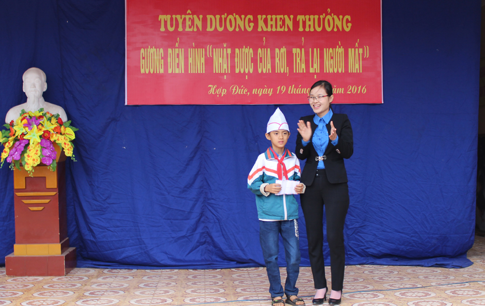 Khuyến mãi Mocbai mô hình Vườn hoa nghìn việc tốt tại các trường Tiểu học, THCS