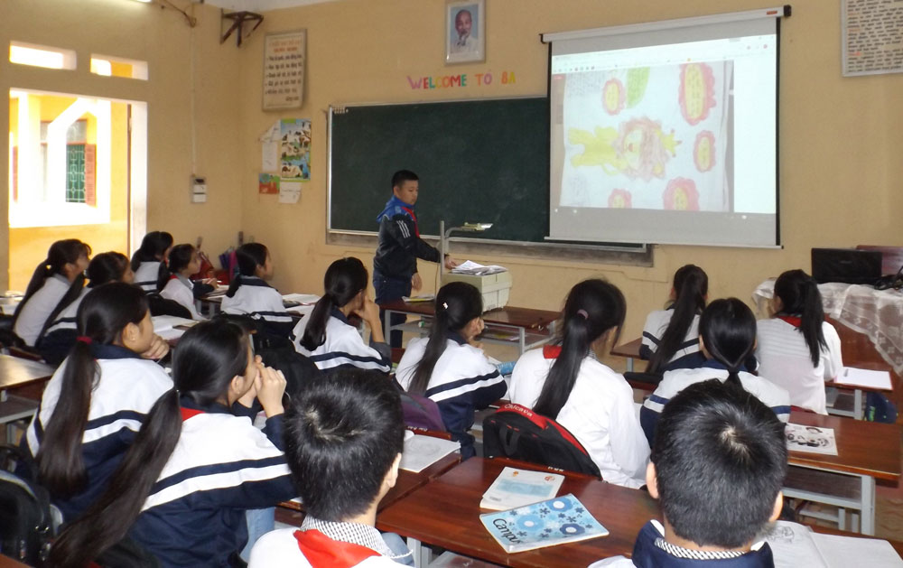 Cải tiến máy chiếu hắt thành máy chiếu thông minh