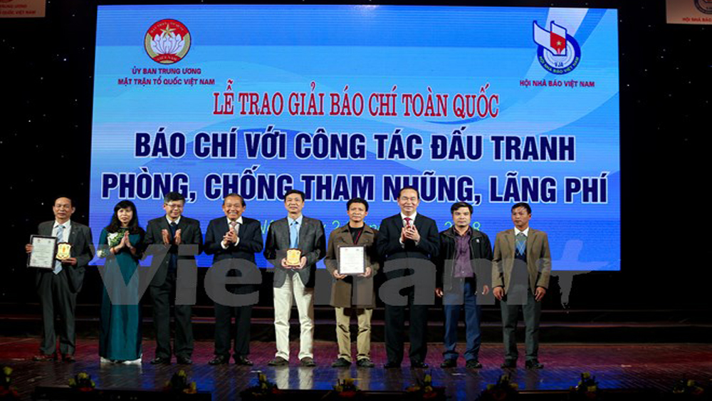Trao giải "Báo chí với công tác đấu tranh phòng, chống tham nhũng, lãng phí"
