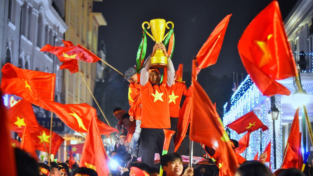 Triệu người xuống đường mừng tuyển Việt Nam vô địch AFF Cup 2018