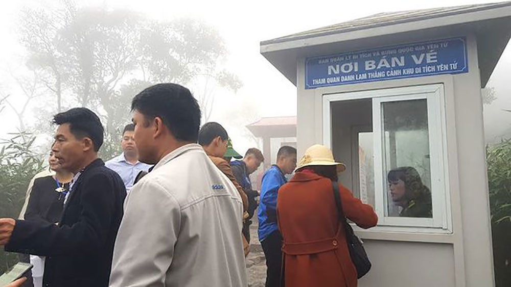 Người dân, du khách ngỡ ngàng trước bốt thu phí giữa “non thiêng” Yên Tử!