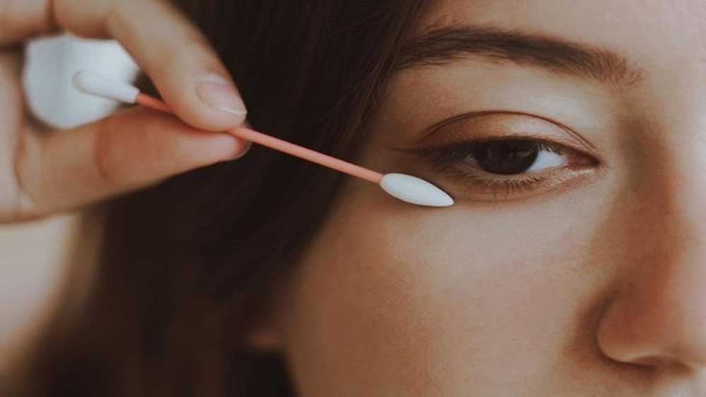 Tăm bông - dụng cụ làm đẹp đa năng