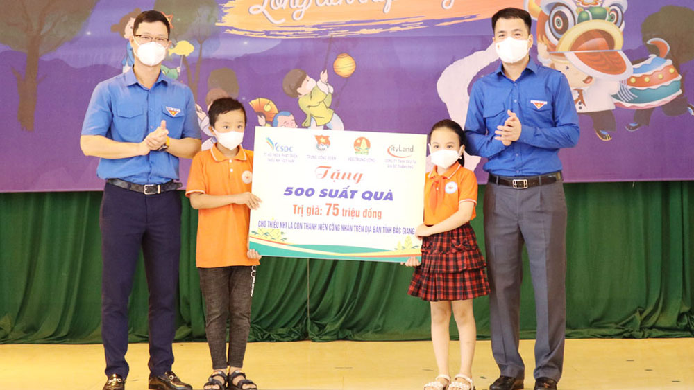 Tổ chức chương trình “Lồng đèn thắp sáng ước mơ” cho thiếu nhi