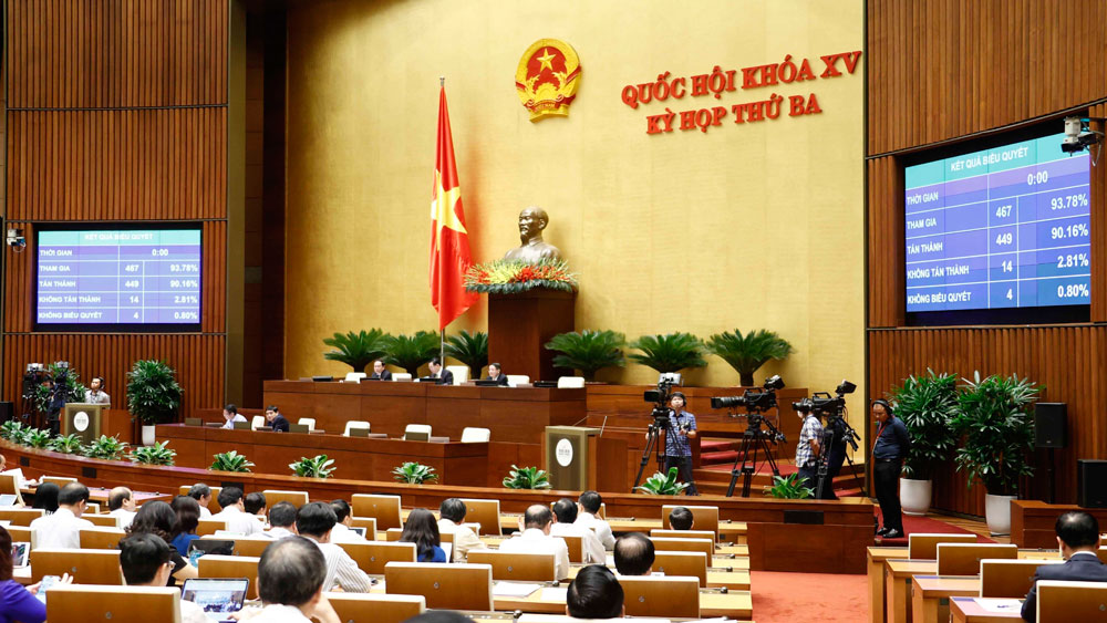 Thông qua Luật Thi đua, khen thưởng (sửa đổi)