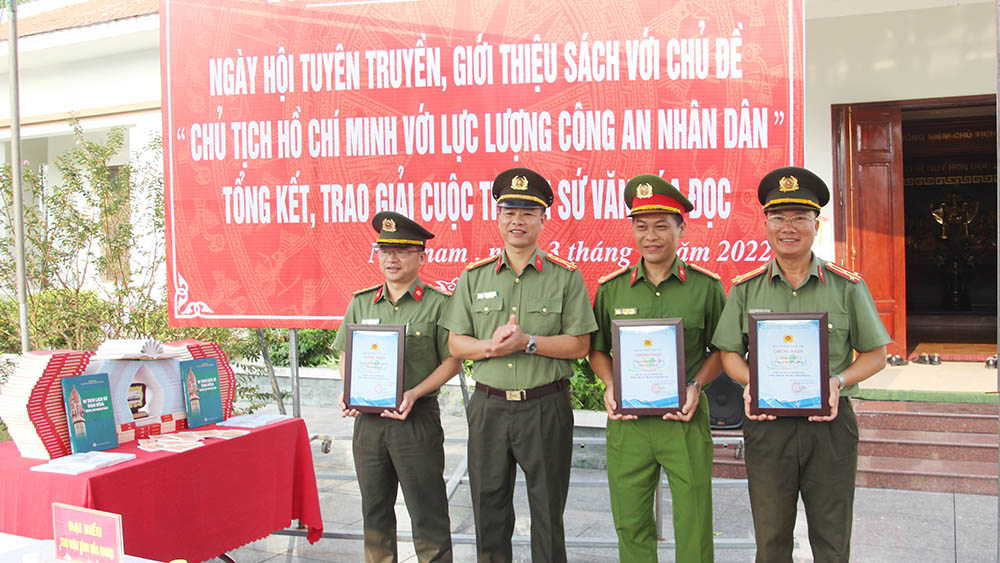 Tuyên truyền, giới thiệu sách chủ đề “Chủ tịch Hồ Chí Minh với lực lượng Công an Mb667 Thể thao, Casino, Nổ hũ, Bắn cá”