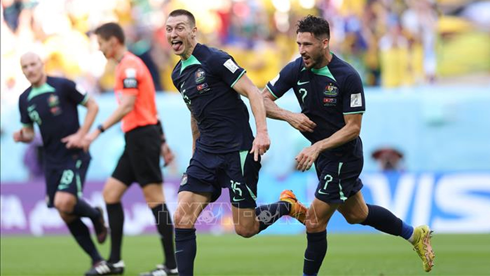 Australia giành thắng lợi đầu tiên tại World Cup sau 12 năm