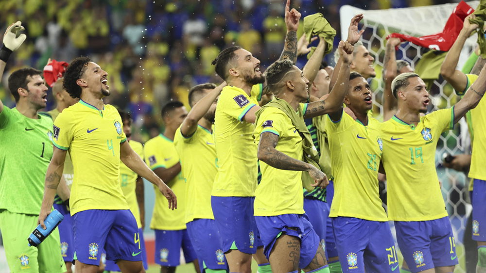 Thắng chật vật Thụy Sĩ, Brazil giành quyền đi tiếp