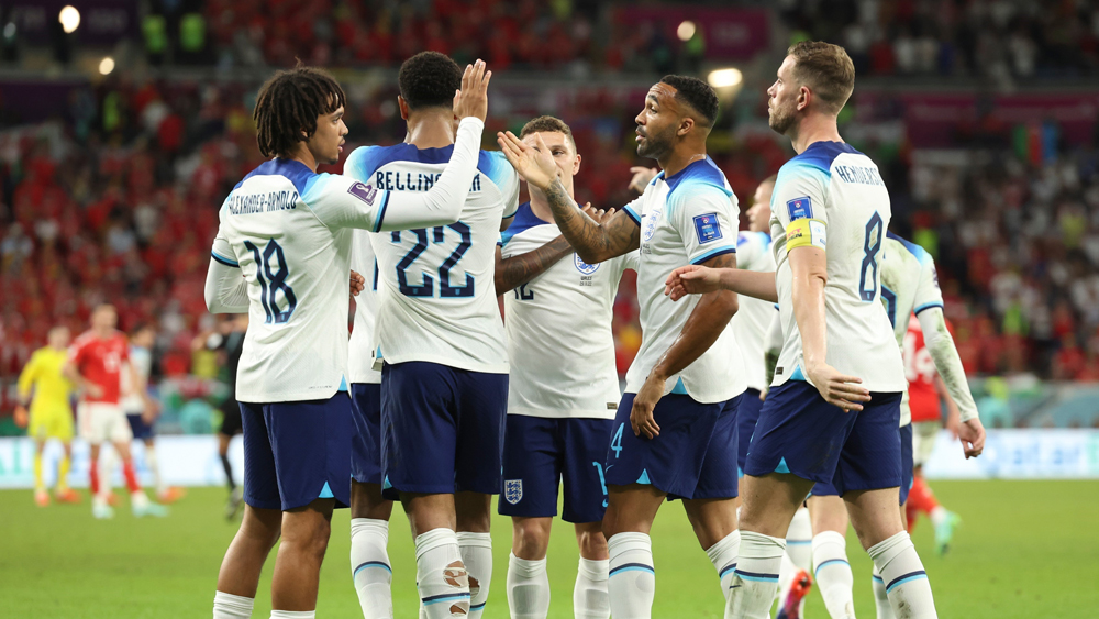 Anh dẫn đầu bảng B sau khi thắng 3-0 trước Xứ Wales