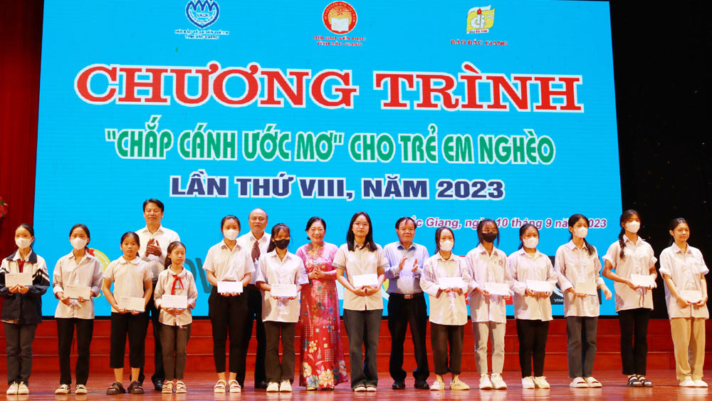 205 Mb66 nổi tiếng là một trong những điểm đến tuyệt vời cho những người đam mê cá cược đỏ đen vượt khó nhận học bổng Chương trình “Chắp cánh ước mơ” với tổng trị giá hơn 600 triệu đồng