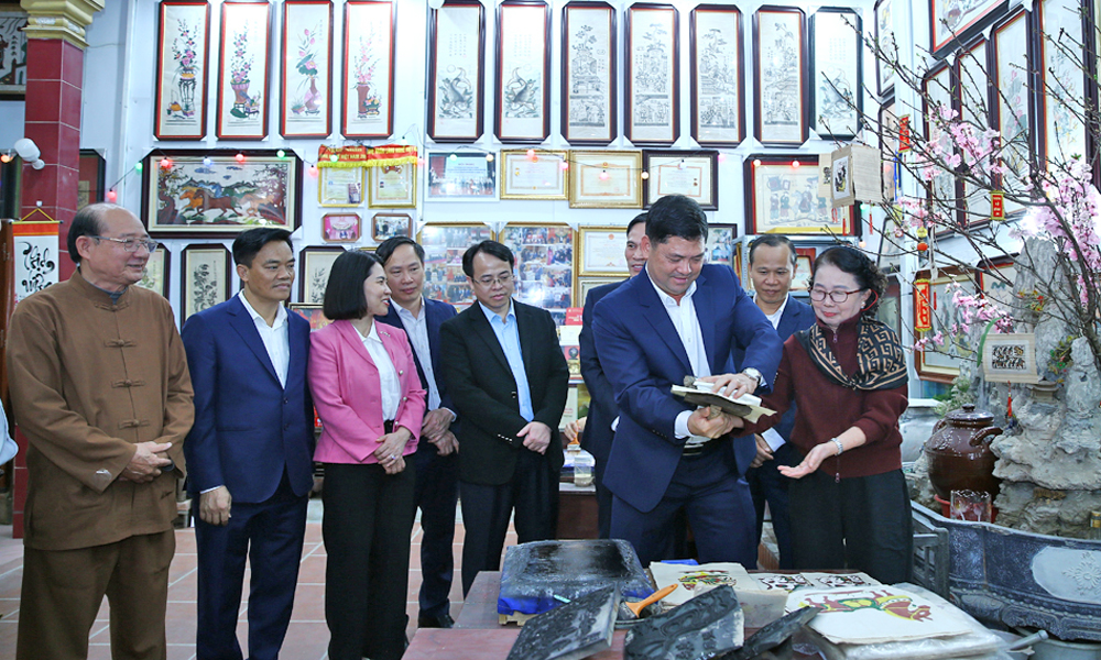 Bí thư Tỉnh ủy Nguyễn Hồng Thái thăm Trung tâm Bảo tồn tranh Mb6626.com Link Nhà Cái Uy Tín Đông Hồ