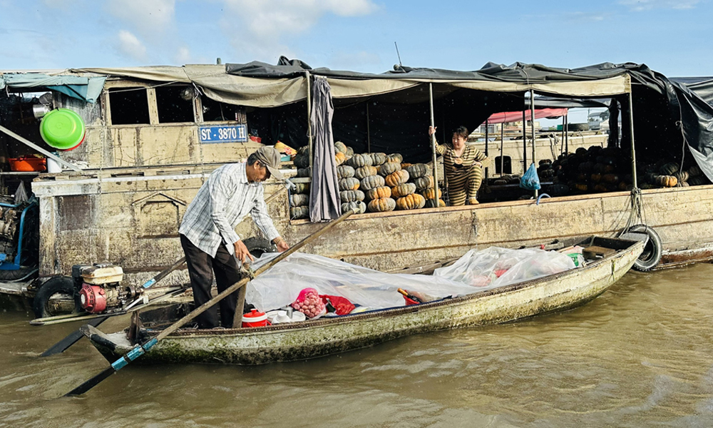 Bồng bềnh chợ nổi Cái Răng