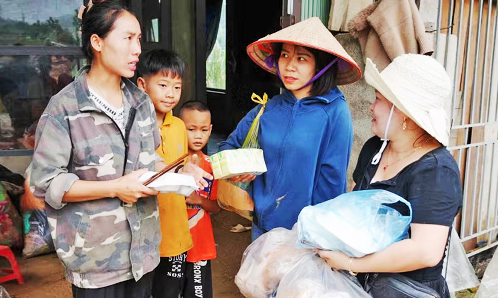 Nghĩa đồng bào hướng về tâm lũ Mường Than