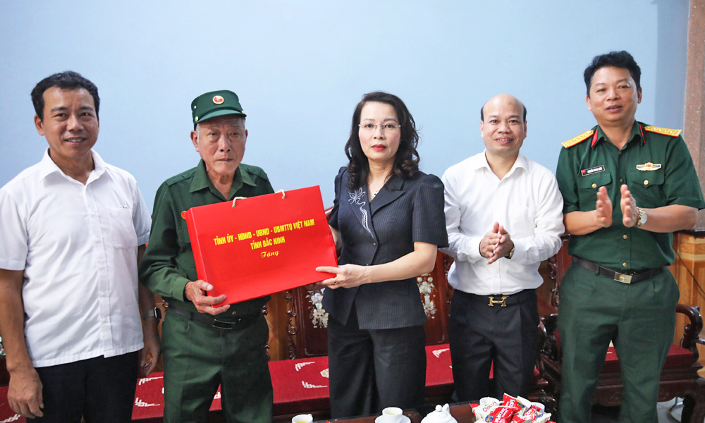  Link Vào Mb66 Bản Cao Cấp Mocbai DK Nhận 66K: Phó Bí thư Thường trực Tỉnh ủy Nguyễn Thị Hương thăm, tặng quà người có công phường Đồng Nguyên