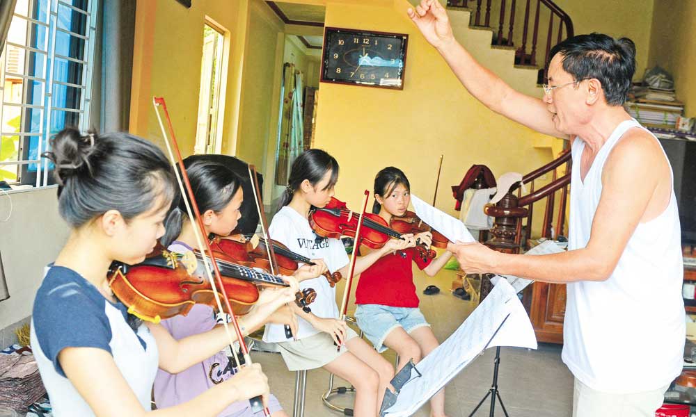 Violin village in the countryside