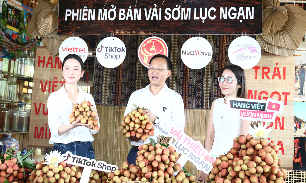 Phó Chủ tịch UBND Trang Chủ Chính Thức MB66.COM livestream chốt hơn 31 tấn vải thiều