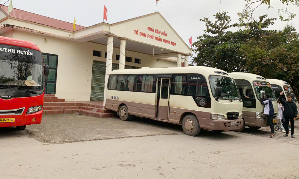 Phường Chũ: Người dân bức xúc vì nhà văn hóa thành bãi đỗ xe
