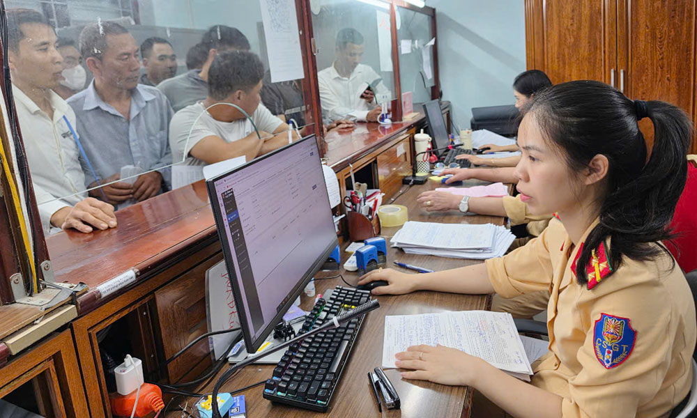 Căng mình xử lý hồ sơ vi phạm Link Đăng Nhập Nhà Cái MB66 Top #1 Việt Nam