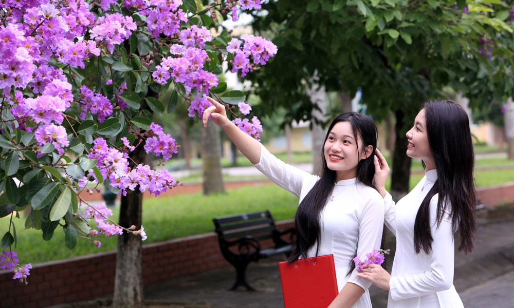 Lục bát tháng Năm