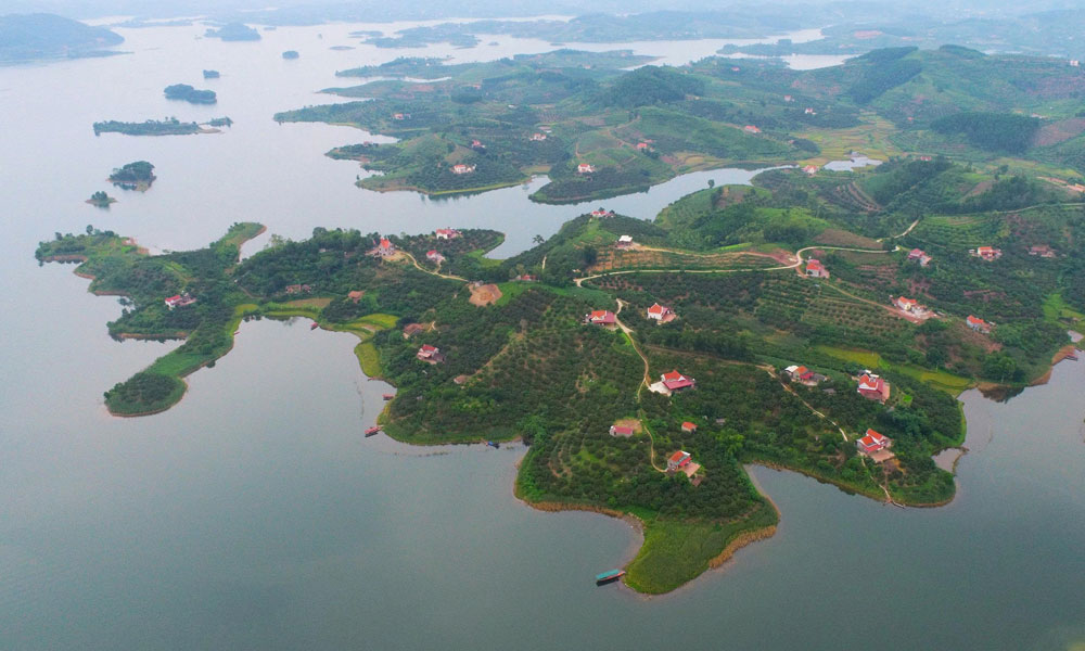 Hồ Cấm Sơn 