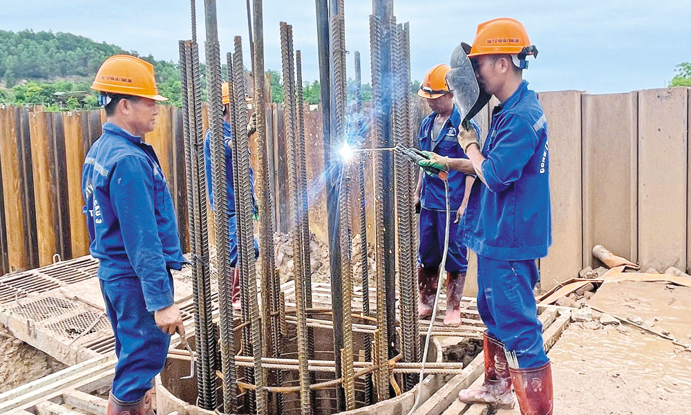 Bắc Ninh: Những công trường không ngày nghỉ 