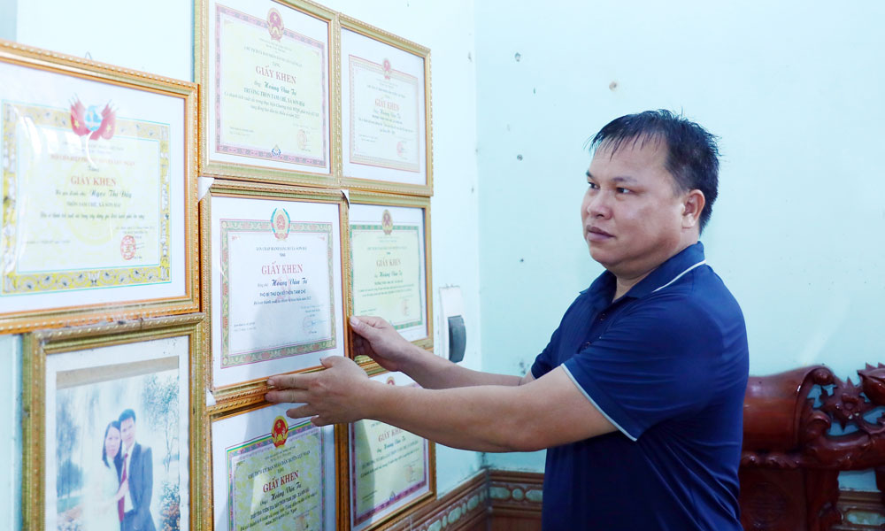 Người trưởng thôn được Đảng tin, dân mến