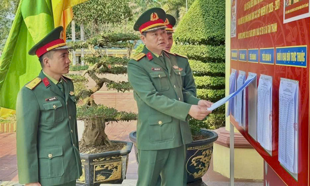 Đại tá Hoàng Quốc Tuấn giành giải Ba báo cáo viên giỏi toàn quân