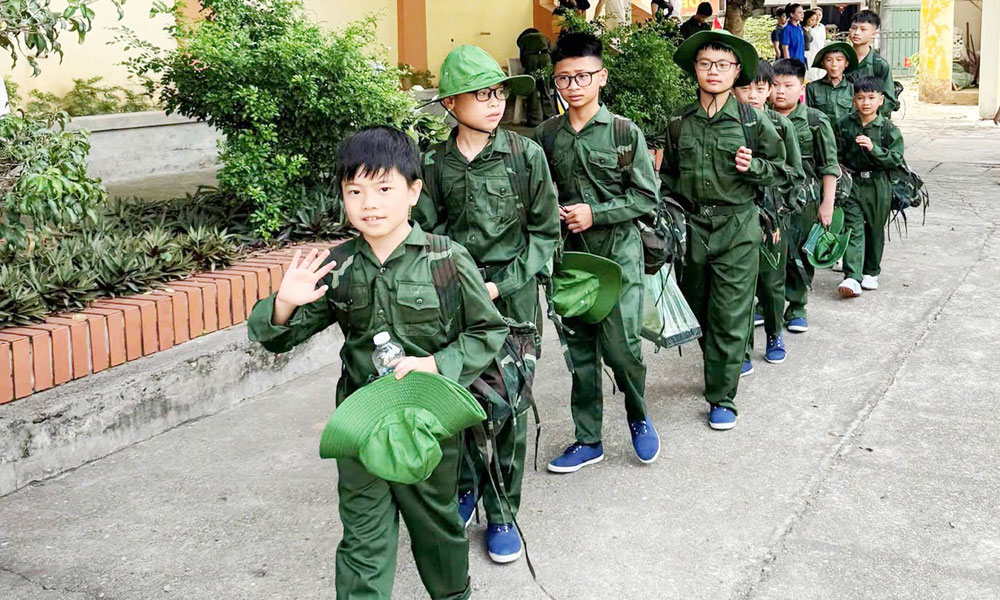 Mùa hè trong doanh trại của chiến sĩ "nhí”