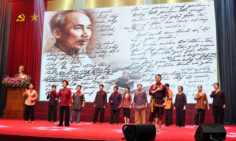 Nghệ sĩ không chuyên làm mới nghệ thuật truyền thống