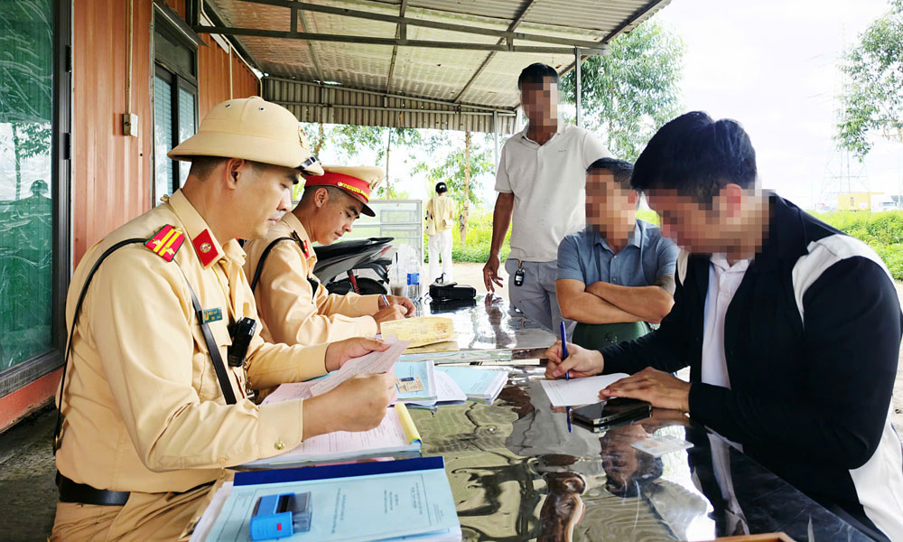 Vì sao vi phạm tốc độ chưa hạ nhiệt?