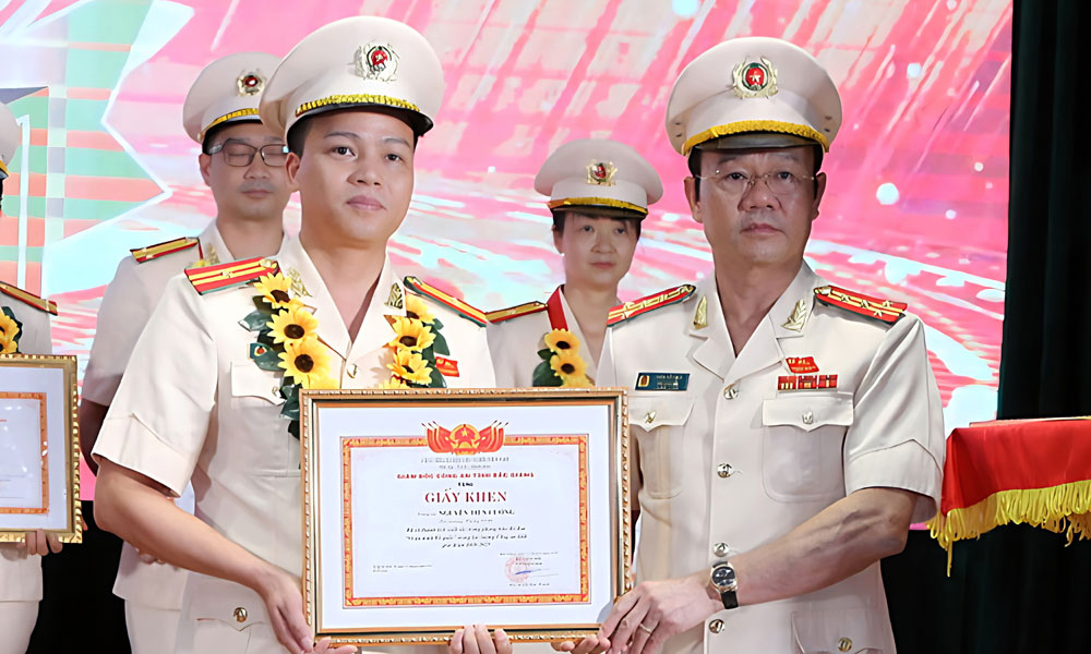 Trung tá Vũ Ngọc Thanh: Gần 20 năm bền bỉ giữ vững an ninh Mocbai com bảo mật SSL an toàn nội bộ