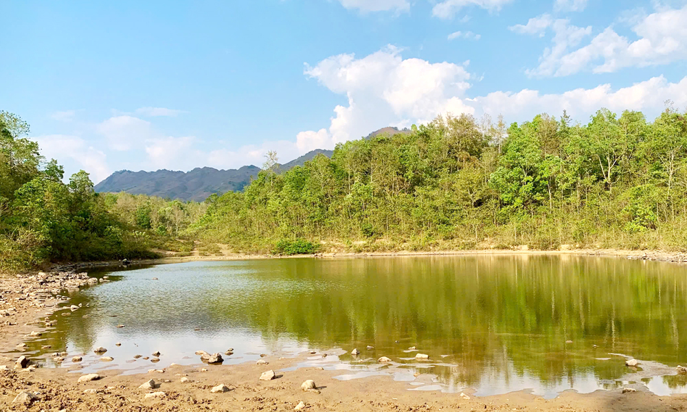 Sa Lý có núi Cặm, ao Trời