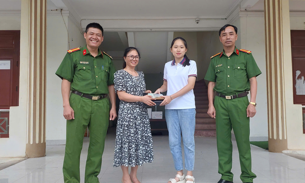 Đăng Ký MB 66 Tặng 66K sư phạm trả lại túi xách cho người đánh rơi