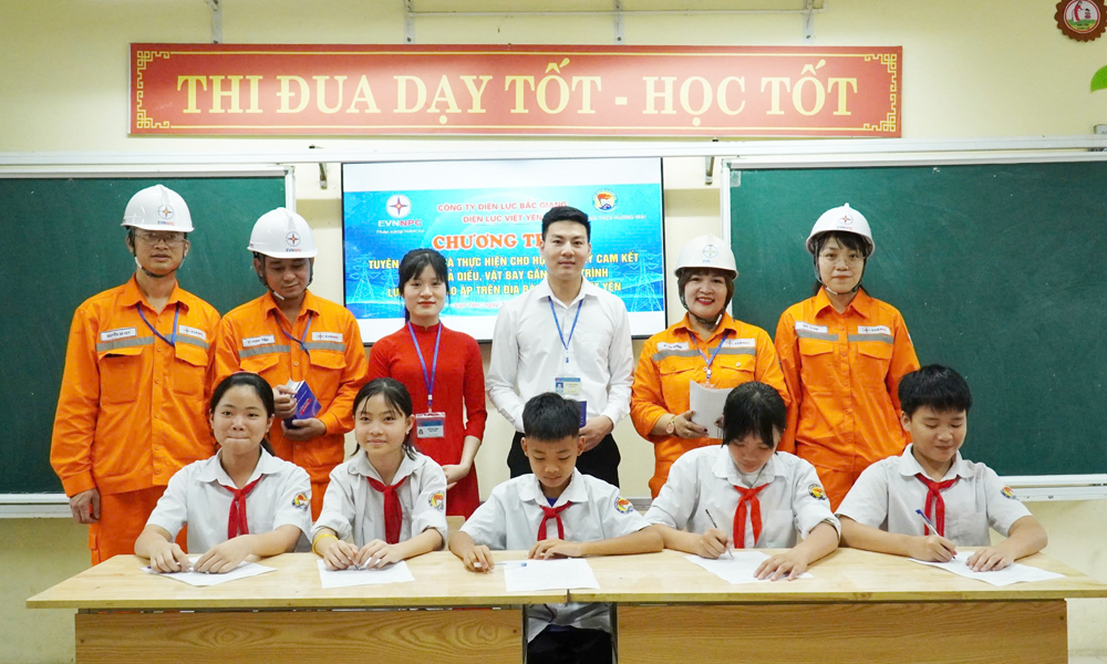 Mb66 nổi tiếng là một trong những điểm đến tuyệt vời cho những người đam mê cá cược đỏ đen thị xã Việt Yên ký cam kết “Không thả diều, vật bay gần công trình lưới điện cao áp”