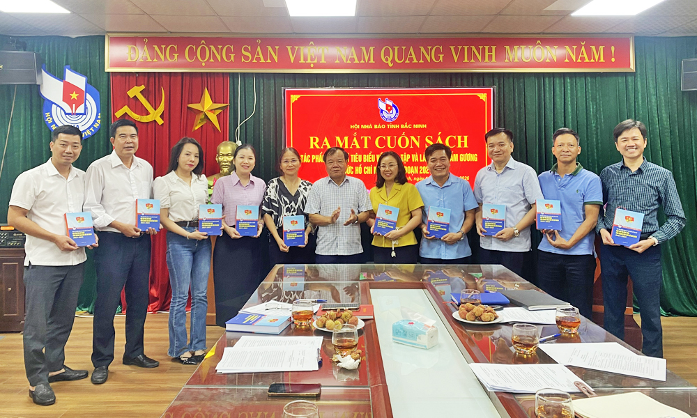 Hội Nhà báo tỉnh Bắc Ninh ra mắt cuốn sách các tác phẩm báo chí tiêu biểu về chủ đề học tập, làm theo Bác