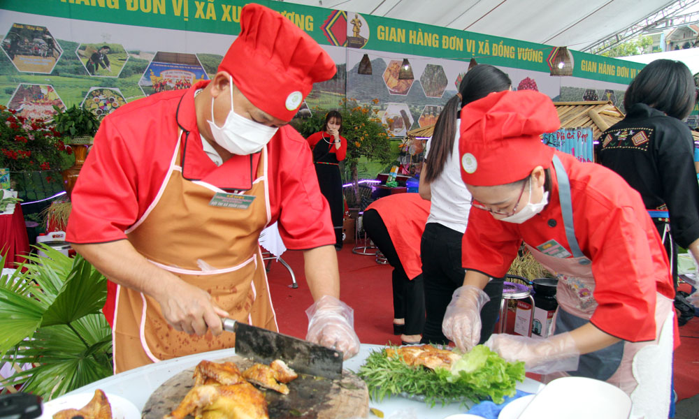 Sôi nổi hội thi chế biến món ăn từ gà đồi và các sản phẩm đặc trưng huyện Yên Thế