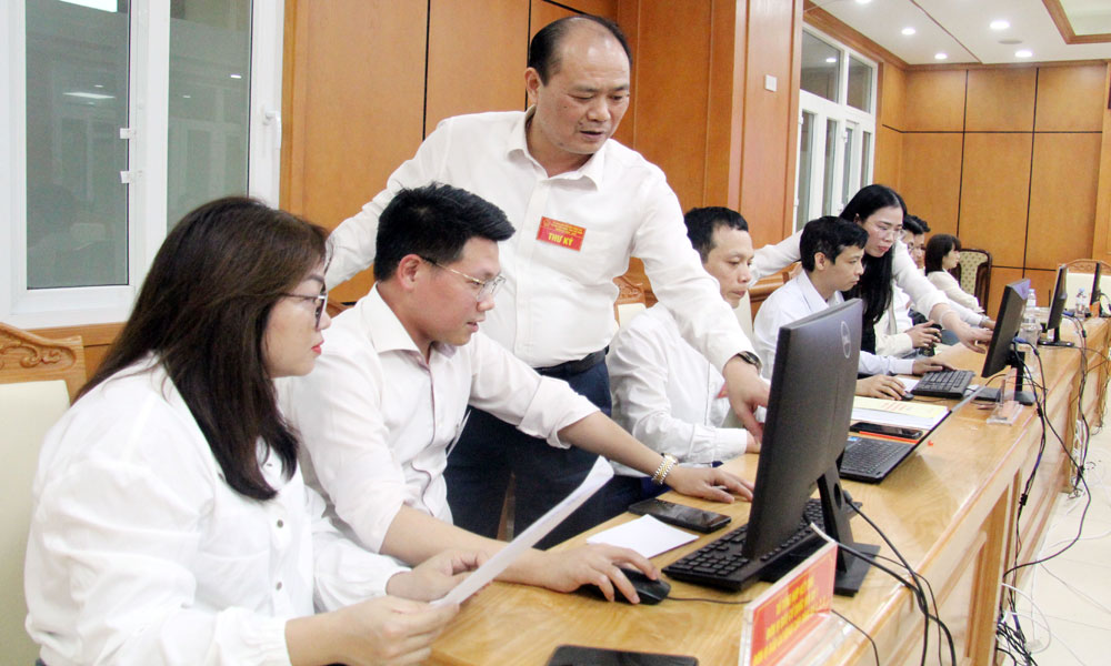 Cán bộ làm công tác bầu cử - lặng thầm góp sức cho thành công của ngày hội lớn 