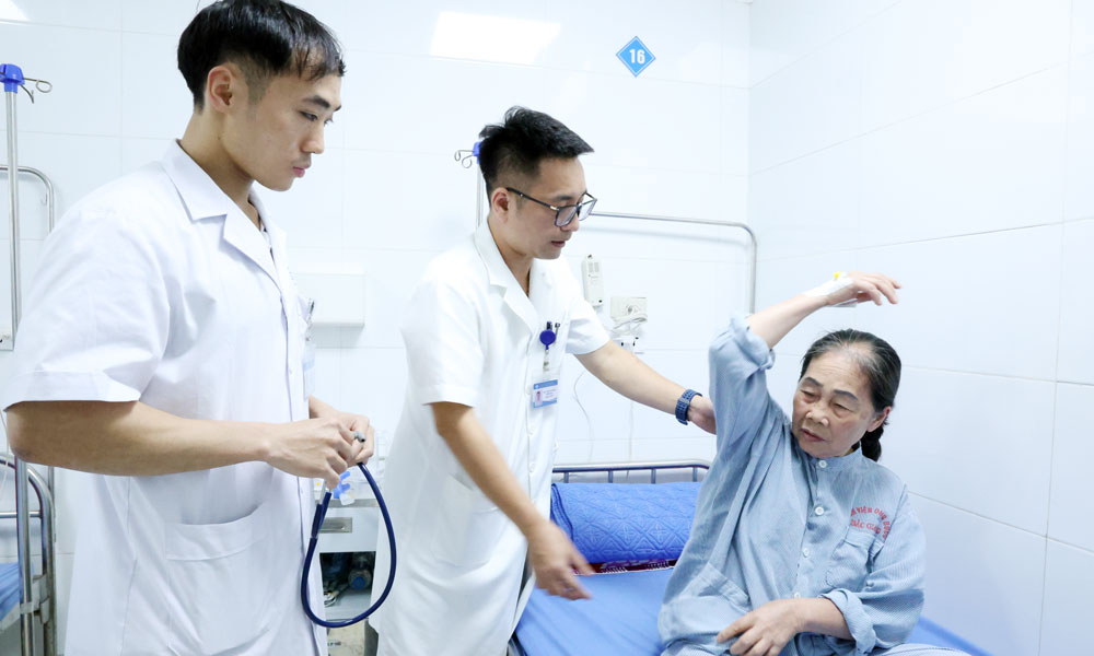 Bệnh viện Ung bướu Link Vào Mb66 Bản Cao Cấp Mocbai DK Nhận 66K triển khai thành công kỹ thuật phẫu thuật nội soi lồng ngực một lỗ điều trị ung thư phổi giai đoạn sớm