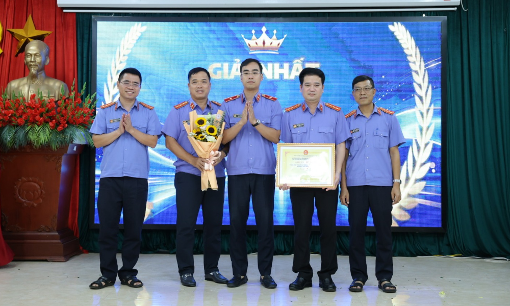Viện Kiểm sát Mb667 Thể thao, Casino, Nổ hũ, Bắn cá Trang Chủ Chính Thức MB66.COM trao giải Cuộc thi Kỹ năng soạn thảo kháng nghị