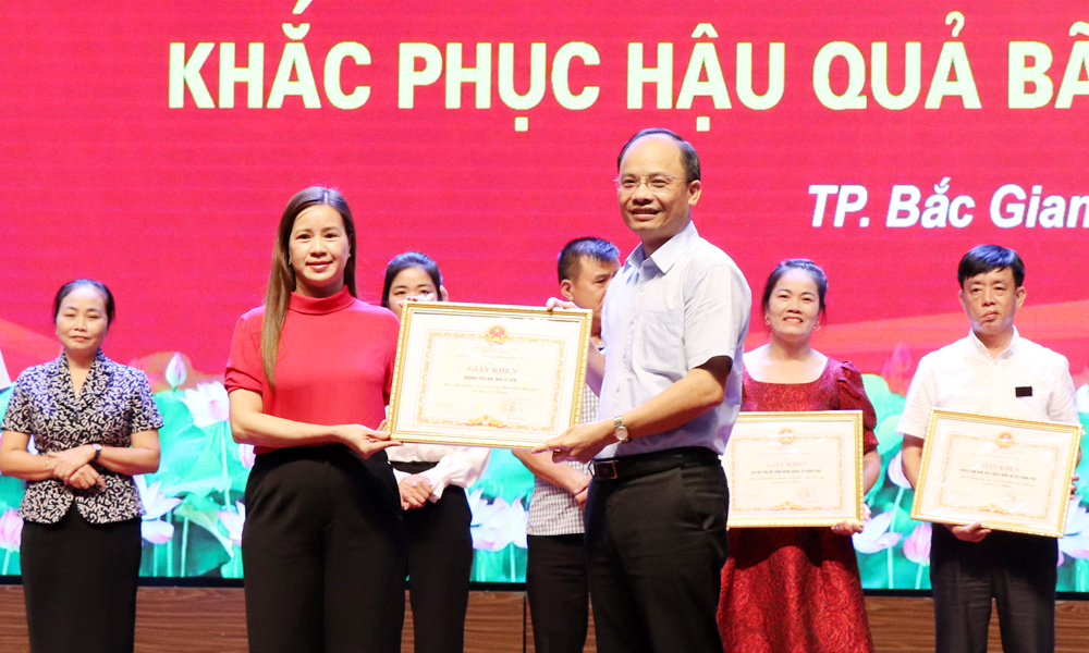 TP Bắc Giang khen thưởng 19 tập thể, 30 cá nhân làm tốt công tác ứng phó, khắc phục hậu quả bão số 3