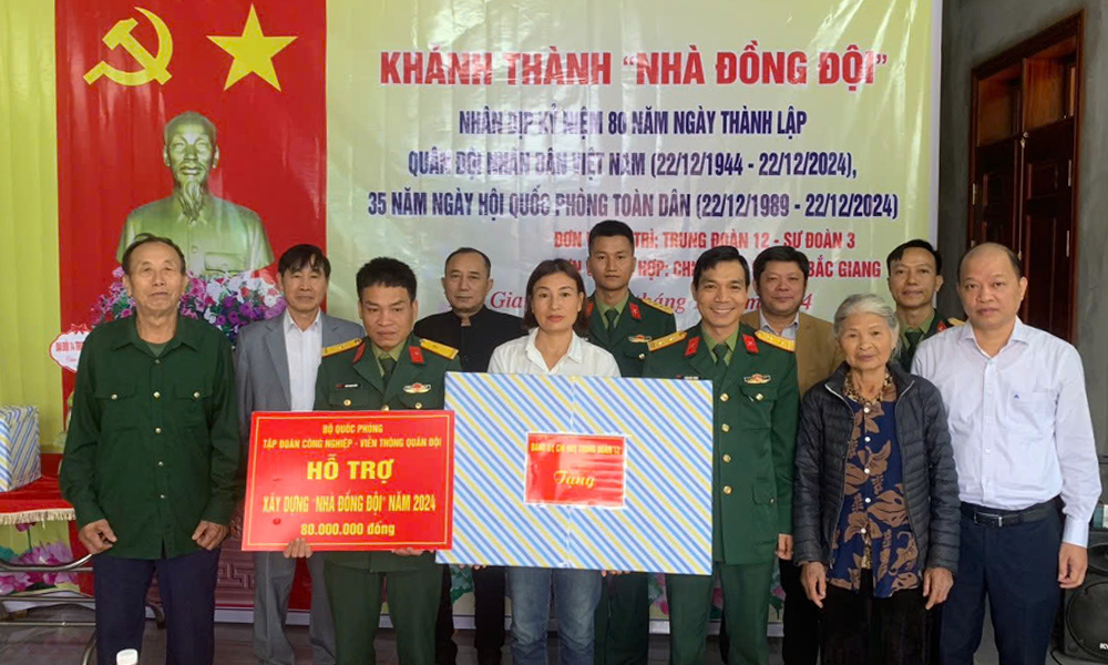 Trung đoàn 12 (Sư đoàn 3) tặng “Nhà đồng đội” cho Thiếu tá Ngô Quang Hưng