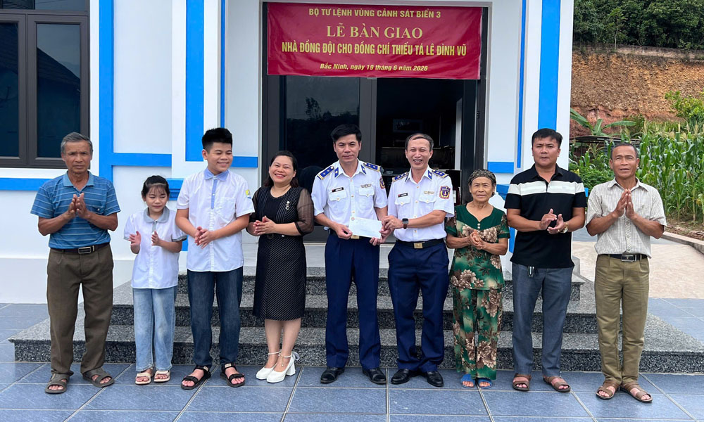  Bộ Tư lệnh Vùng Cảnh sát biển 3 bàn giao "Nhà đồng đội” cho Thiếu tá Lê Đình Vũ