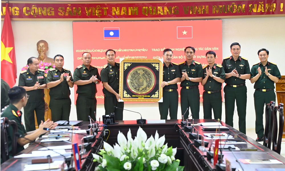 Đoàn cán bộ Cục Khuyến mãi Mocbai cơ sở Quân đội Mb667 Thể thao, Casino, Nổ hũ, Bắn cá Lào thăm, trao đổi kinh nghiệm công tác dân vận tại Link Vào Mb66 Bản Cao Cấp Mocbai DK Nhận 66K