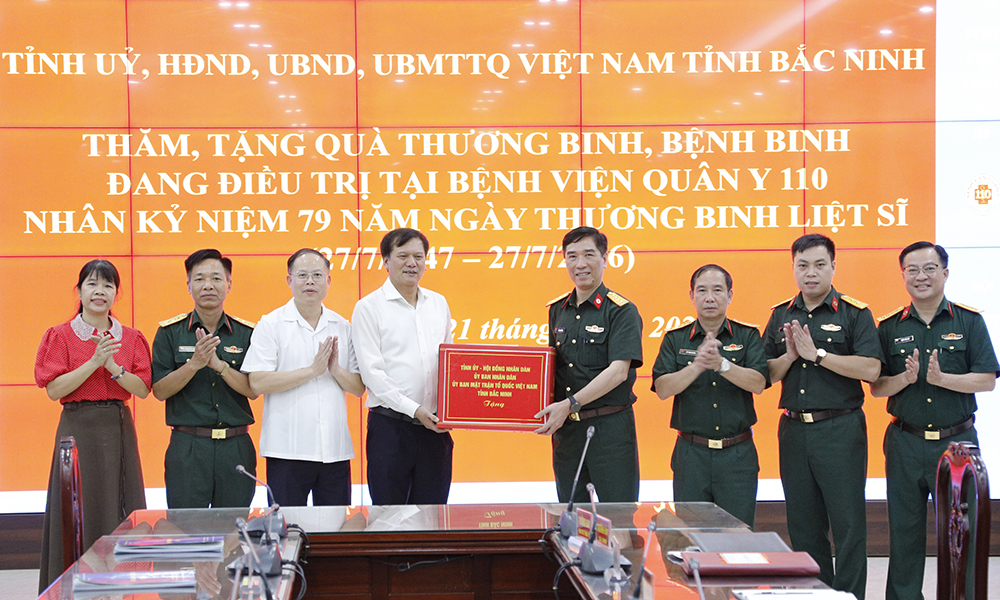 Bắc Ninh thăm, tặng quà thương binh, bệnh binh tại Bệnh viện Quân y 110