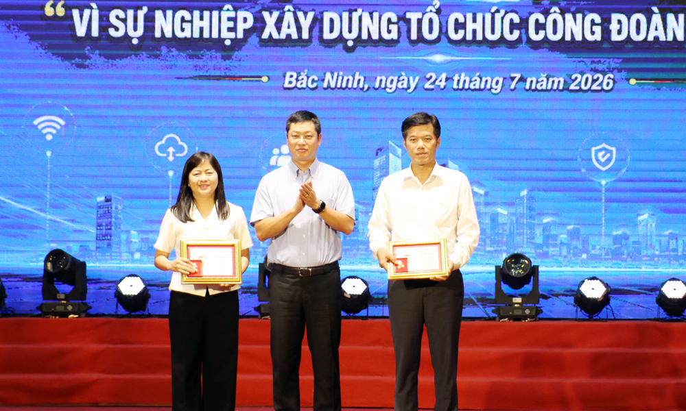 Phó Bí thư Tỉnh ủy Trần Huy Phương:  Công đoàn đổi mới nội dung, phương thức hoạt động, lấy đoàn viên, người lao động làm trung tâm