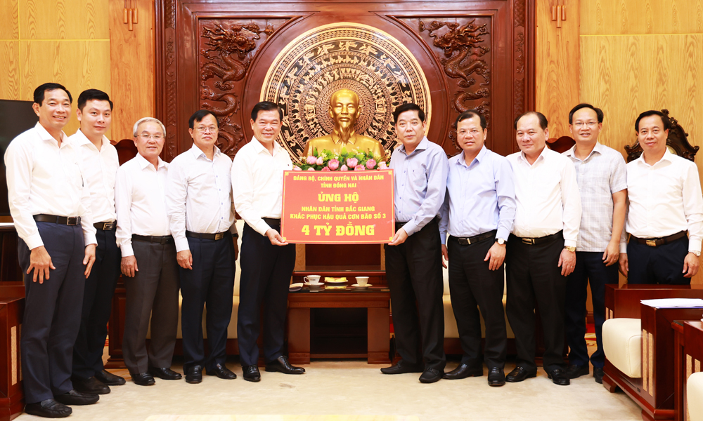 Bí thư Tỉnh ủy Đồng Nai Nguyễn Hồng Lĩnh thăm, hỗ trợ Mb667 Thể thao, Casino, Nổ hũ, Bắn cá tỉnh Bắc Giang khắc phục thiệt hại do bão số 3