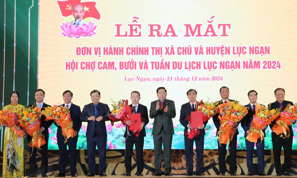 Ra mắt đơn vị hành chính thị xã Chũ và huyện Lục Ngạn; khai mạc Hội chợ cam, bưởi và tuần Trung tâm chăm sóc khách hàng MB66 Lục Ngạn