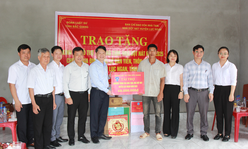 Đoàn Luật sư tỉnh hỗ trợ kinh phí Khuyến mãi Mocbai nhà cho hộ khó khăn tại huyện Lục Ngạn