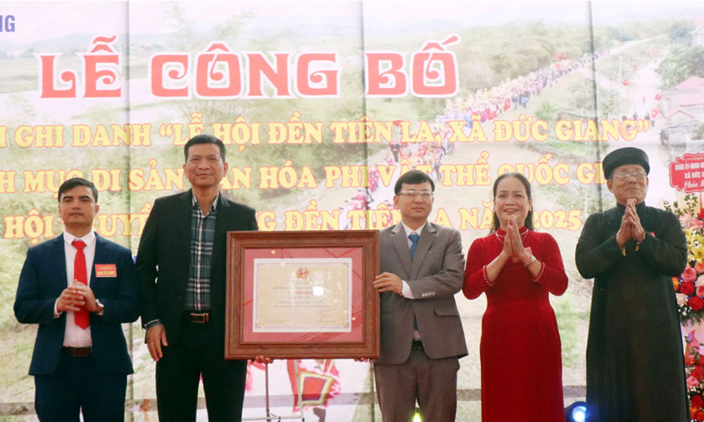 Tổ chức lễ hội đền Tiên La và đón Bằng chứng nhận Mb6696 ưu đãi độc quyền văn hóa phi vật thể quốc gia