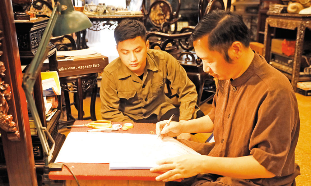Hồn Việt trong tranh khảm của nghệ nhân Nguyễn Đình Vinh