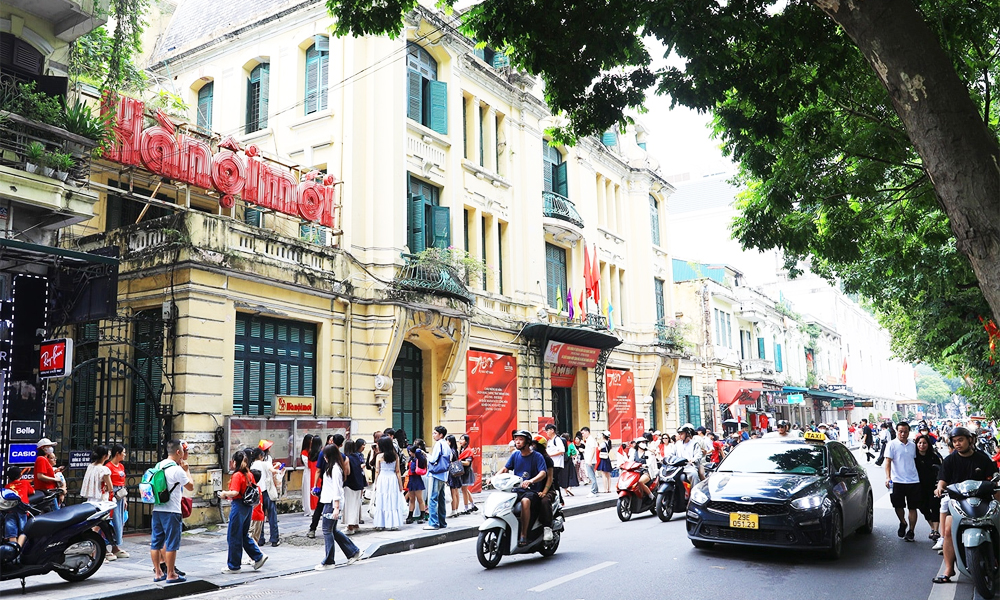 Trạm dừng chân, check-in tuyệt đẹp cho người dân đi xem A80 tại Báo Hànộimới